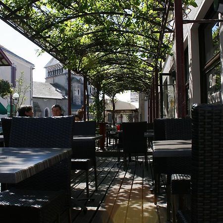 Hotel Restaurant Cousseau Parentis-en-Born Exterior photo