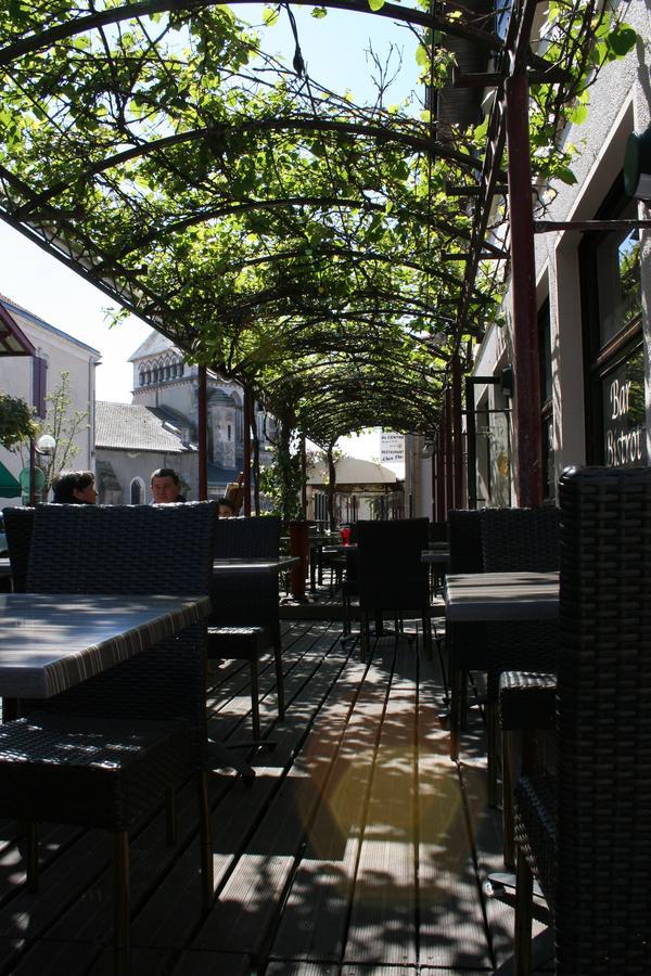 Hotel Restaurant Cousseau Parentis-en-Born Exterior photo